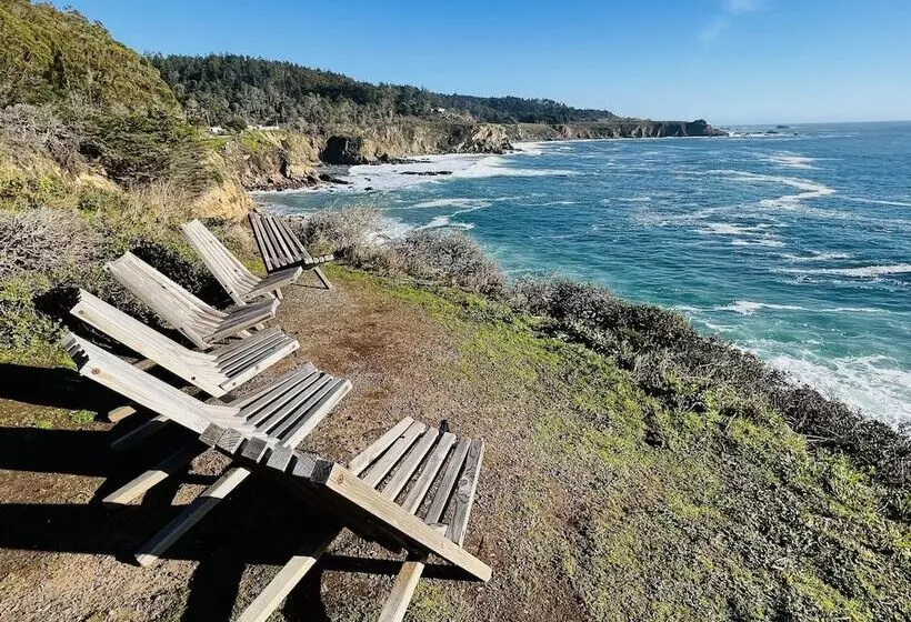 Hotelli Timber Cove Resort