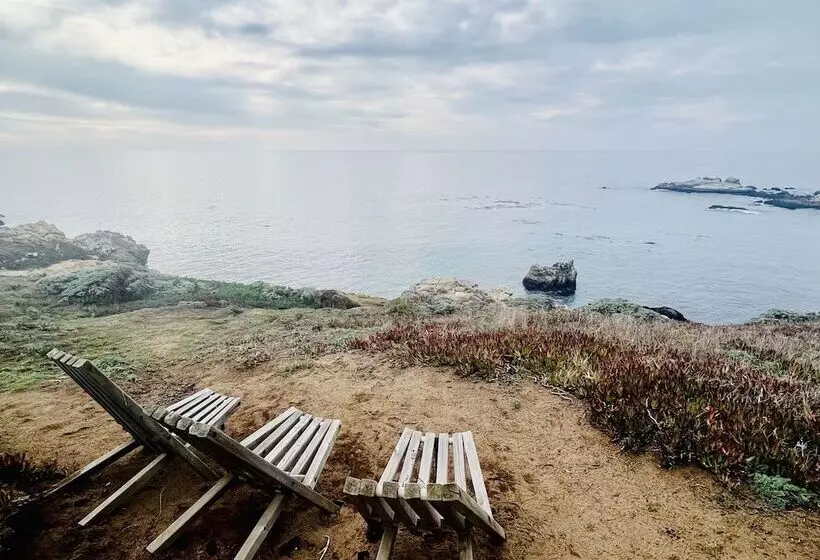 Hotelli Timber Cove Resort