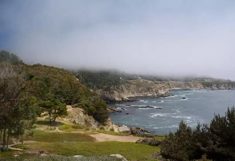 Hotelli Timber Cove Resort