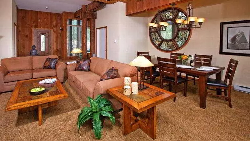 Hotelli Timber Cove Resort