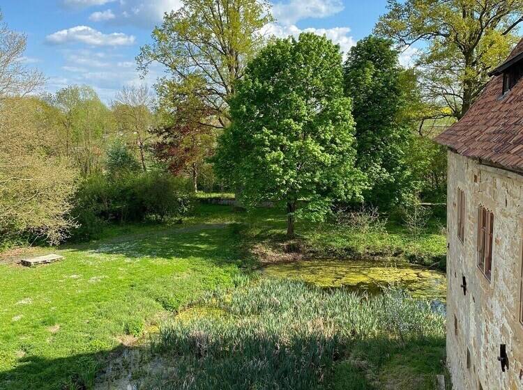 Отель Urlaub Im Wasserschloss Irmelshausen