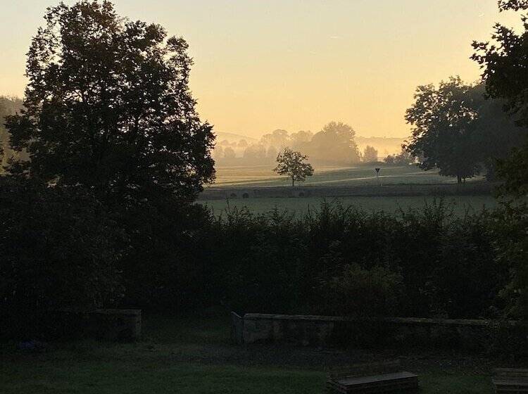Отель Urlaub Im Wasserschloss Irmelshausen