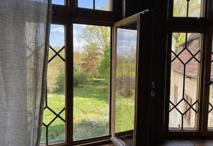 Отель Urlaub Im Wasserschloss Irmelshausen