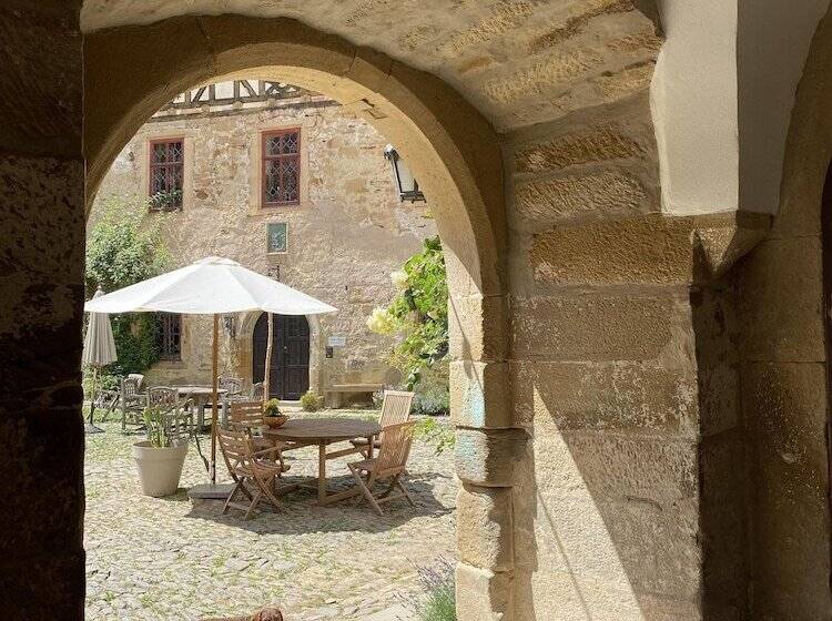 Отель Urlaub Im Wasserschloss Irmelshausen