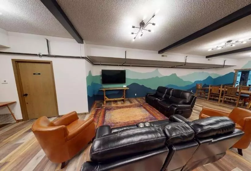 Pintler S Portal Hostel