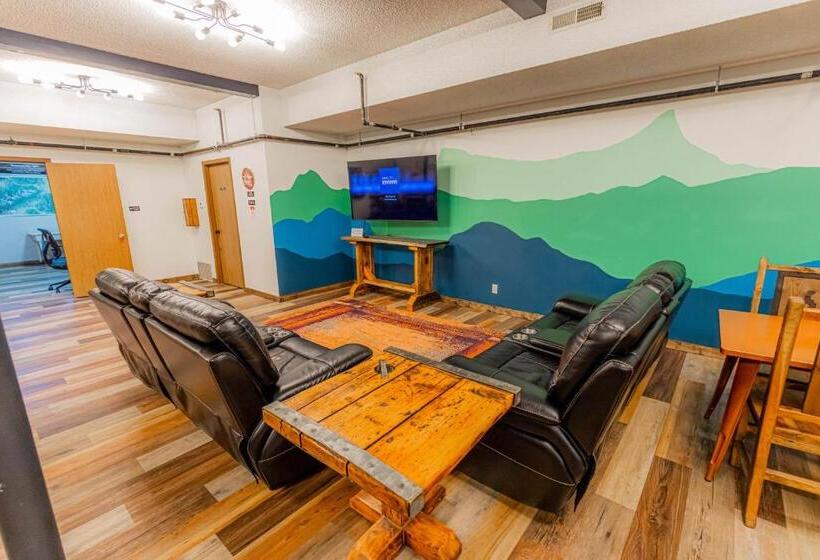 Pintler S Portal Hostel