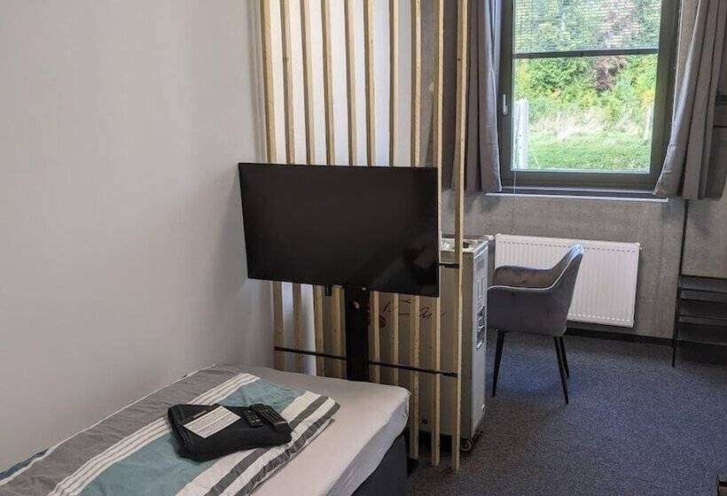 Residenssi Boardingrooms Direct A8, Close To Stuttgart, 25min