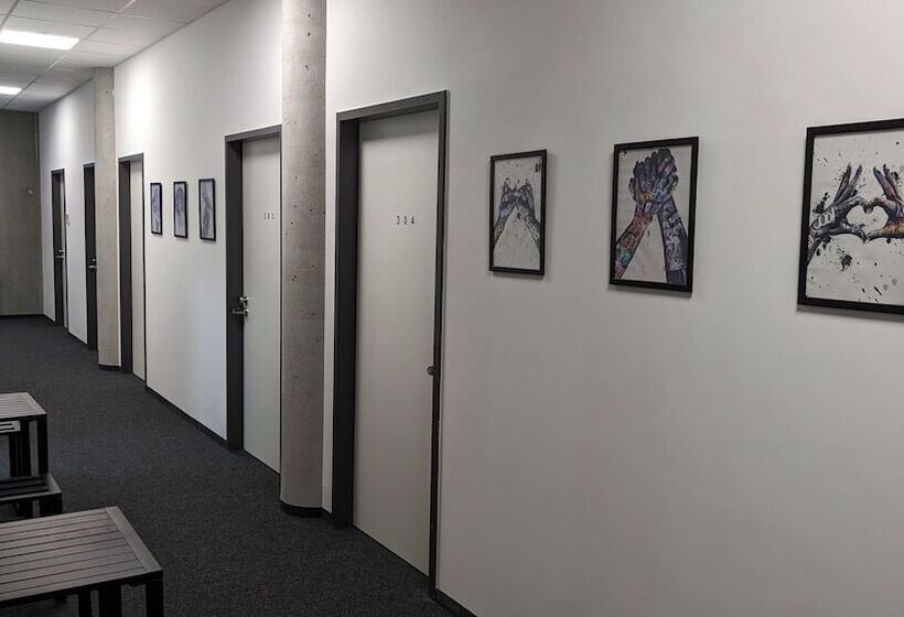 Residenssi Boardingrooms Direct A8, Close To Stuttgart, 25min