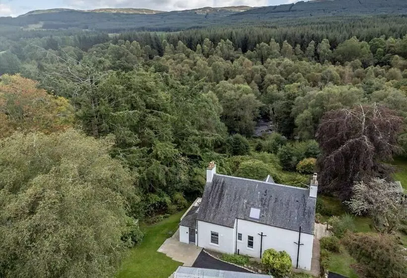 Residenssi Captivating 4 Bed House In Killin