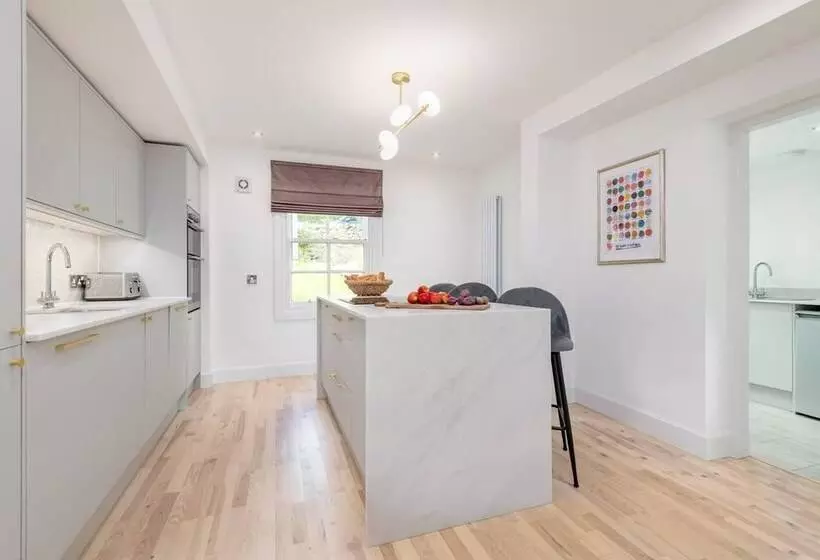 Residenssi Captivating 4 Bed House In Killin