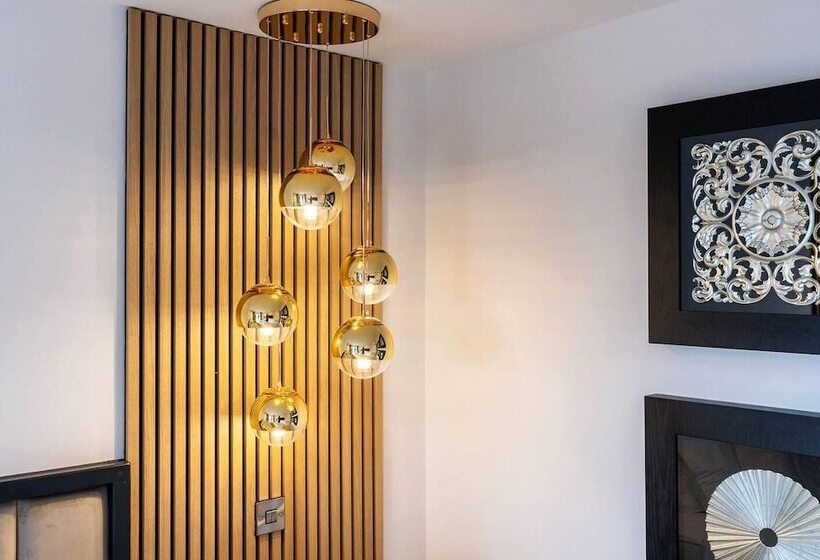 Residência Clwyd Gate Manor Pool Sauna Hottub Cave Wales