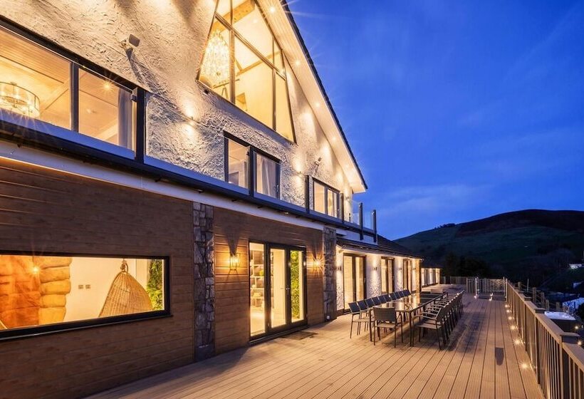 Residência Clwyd Gate Manor Pool Sauna Hottub Cave Wales