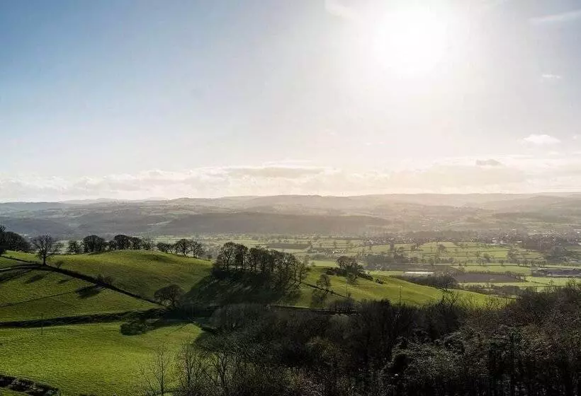 Residenssi Clwyd Gate Manor Pool Sauna Hottub Cave Wales
