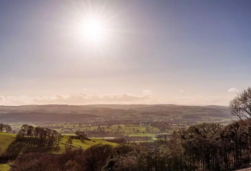 Residenssi Clwyd Gate Manor Pool Sauna Hottub Cave Wales