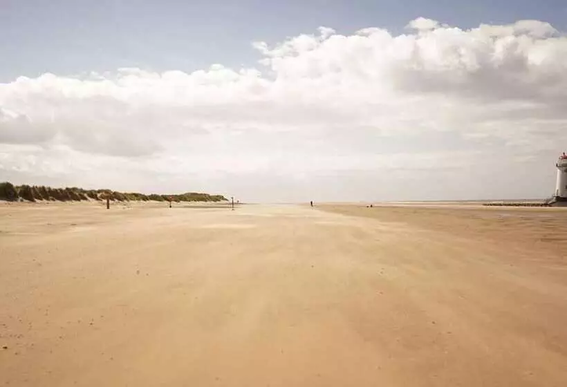 Residenssi Clwyd Gate Manor Pool Sauna Hottub Cave Wales