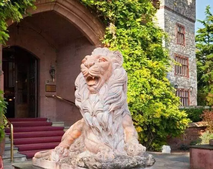 Residenssi Clwyd Gate Manor Pool Sauna Hottub Cave Wales