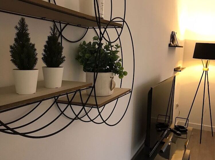 Резиденция Ella Court Apartments