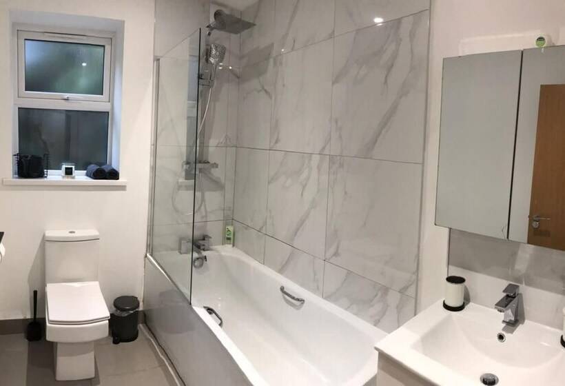 Резиденция Ella Court Apartments