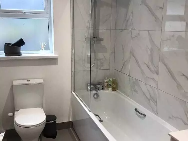 レジデンス Ella Court Apartments