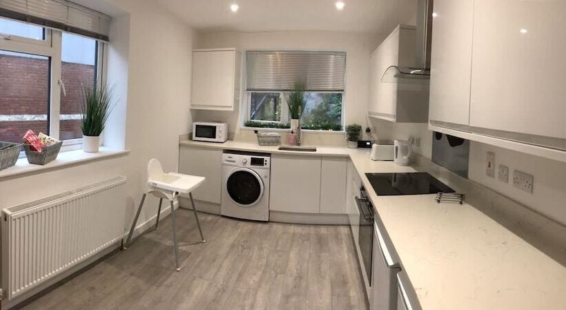 Резиденция Ella Court Apartments