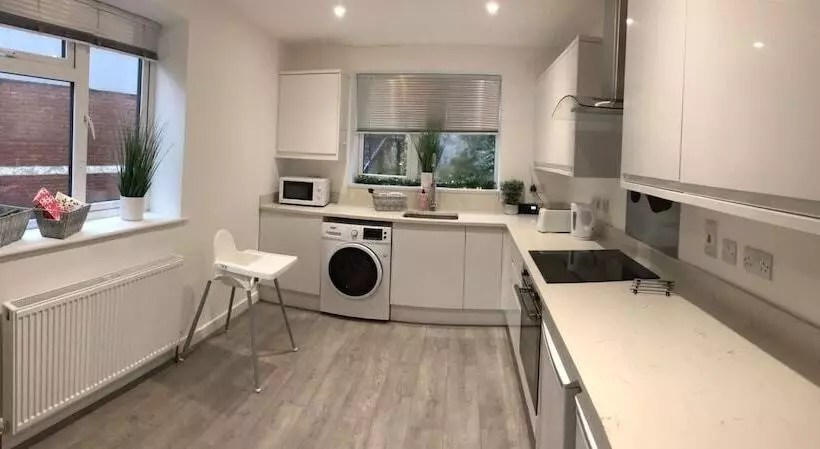 レジデンス Ella Court Apartments