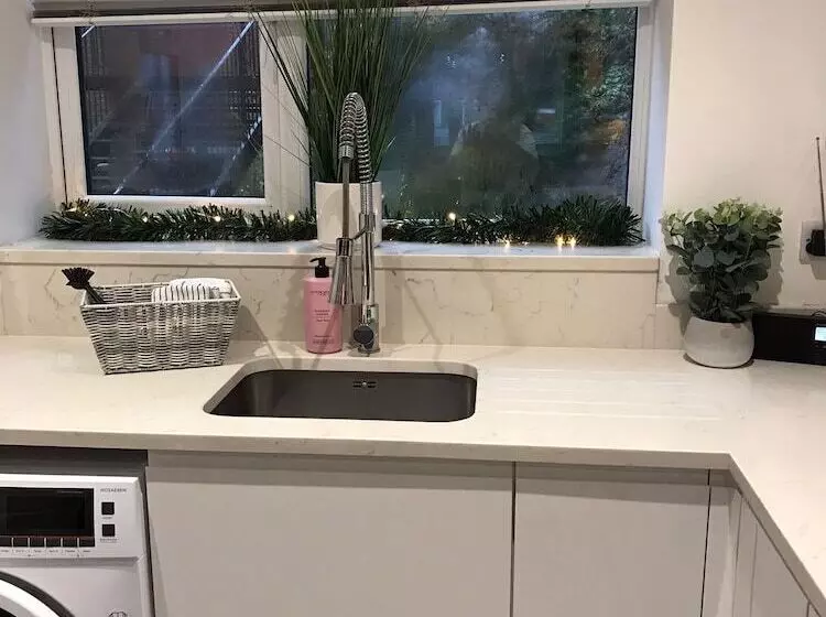 レジデンス Ella Court Apartments