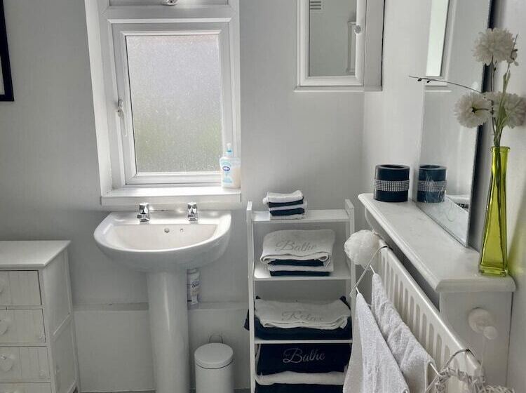 إقامة Impeccable 2 Bed House In Leytonstone East London