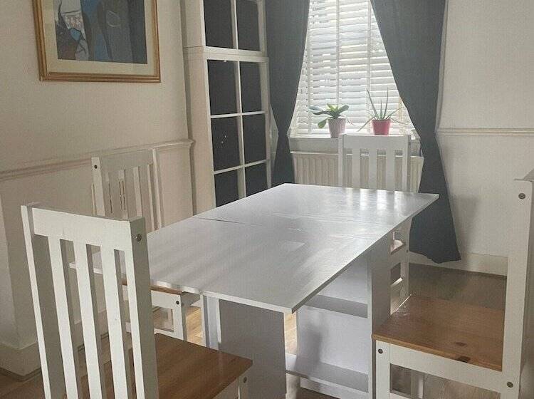 إقامة Impeccable 2 Bed House In Leytonstone East London