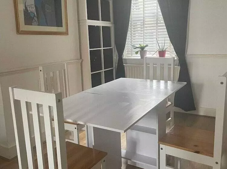 Residenssi Impeccable 2 Bed House In Leytonstone East London