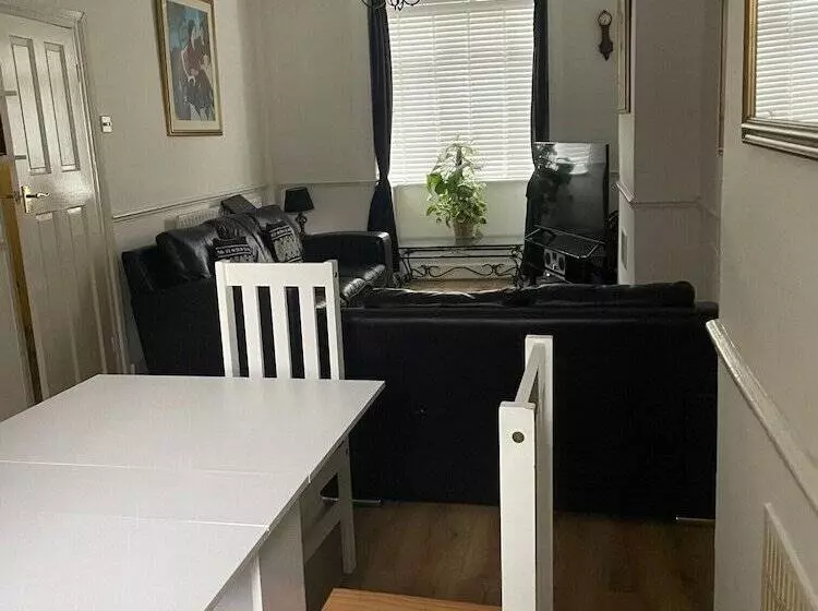 Residenssi Impeccable 2 Bed House In Leytonstone East London