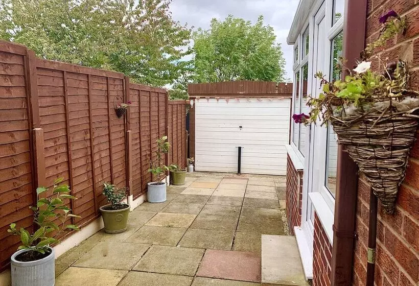レジデンス Lovely 2 Bed House In Bramley With Field View