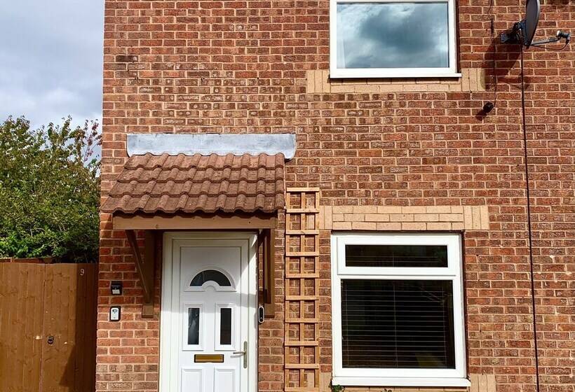 Rezydencja Lovely 2 Bed House In Bramley With Field View