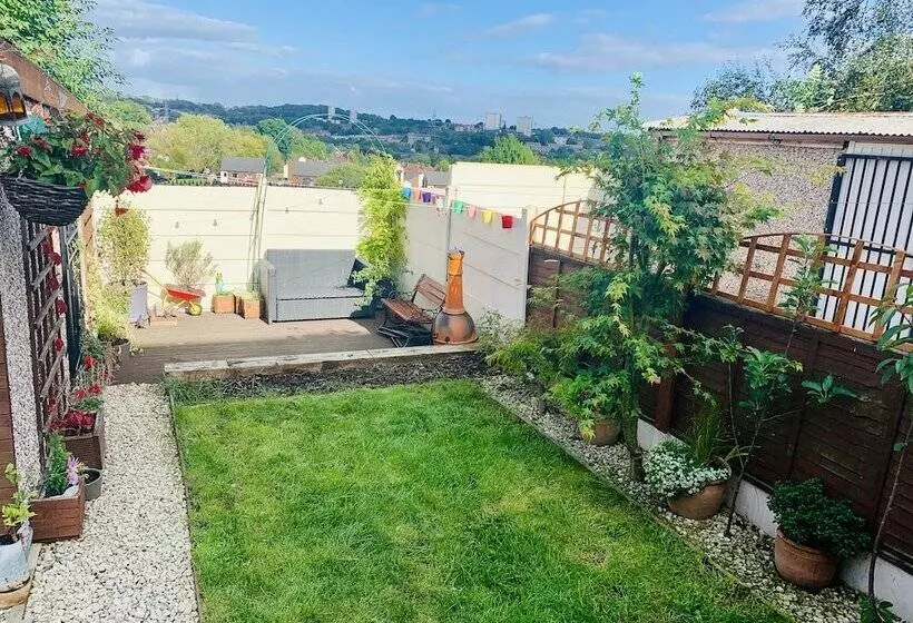 レジデンス Lovely 2 Bed House In Bramley With Field View