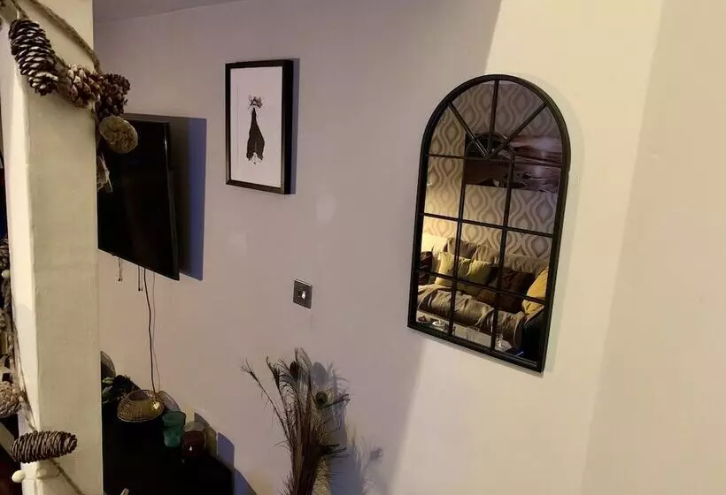 レジデンス Lovely 2 Bed House In Bramley With Field View