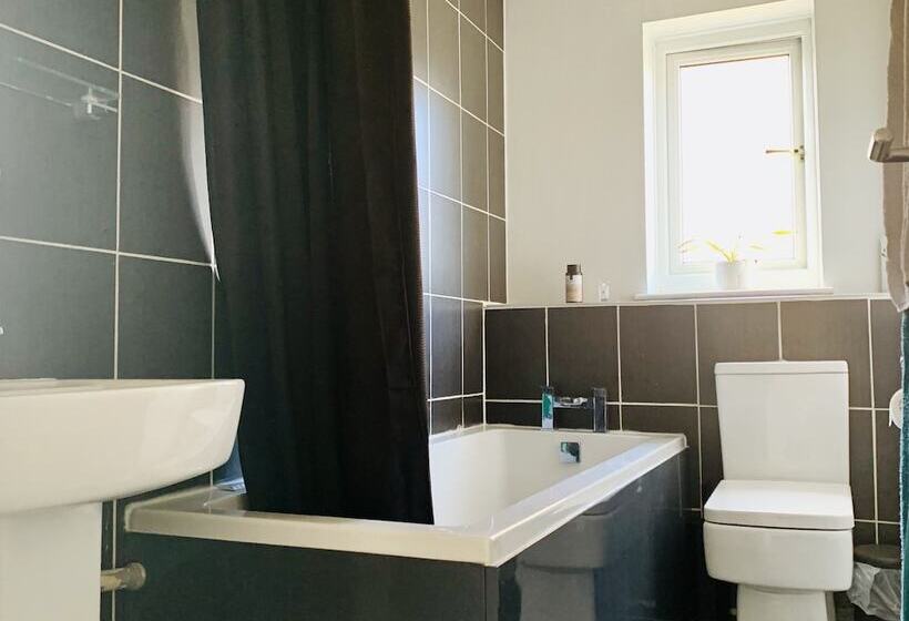 Rezydencja Lovely 2 Bed House In Bramley With Field View