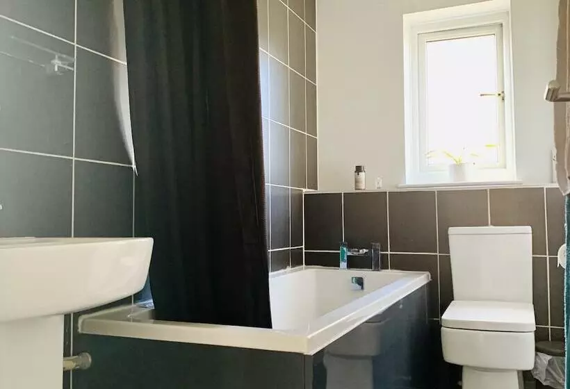 レジデンス Lovely 2 Bed House In Bramley With Field View
