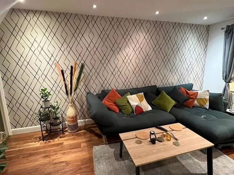 レジデンス Lovely 2 Bed House In Bramley With Field View