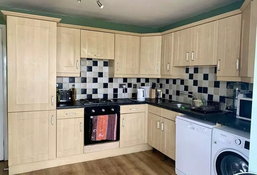 レジデンス Lovely 2 Bed House In Bramley With Field View