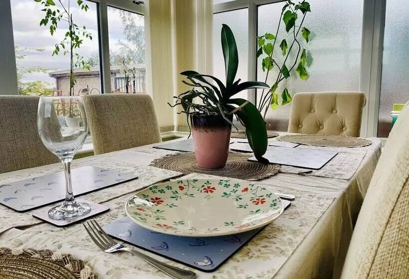 レジデンス Lovely 2 Bed House In Bramley With Field View