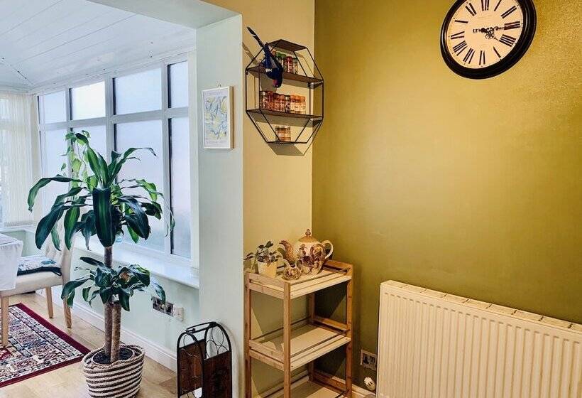 Rezydencja Lovely 2 Bed House In Bramley With Field View