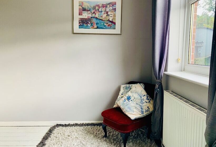 Rezydencja Lovely 2 Bed House In Bramley With Field View