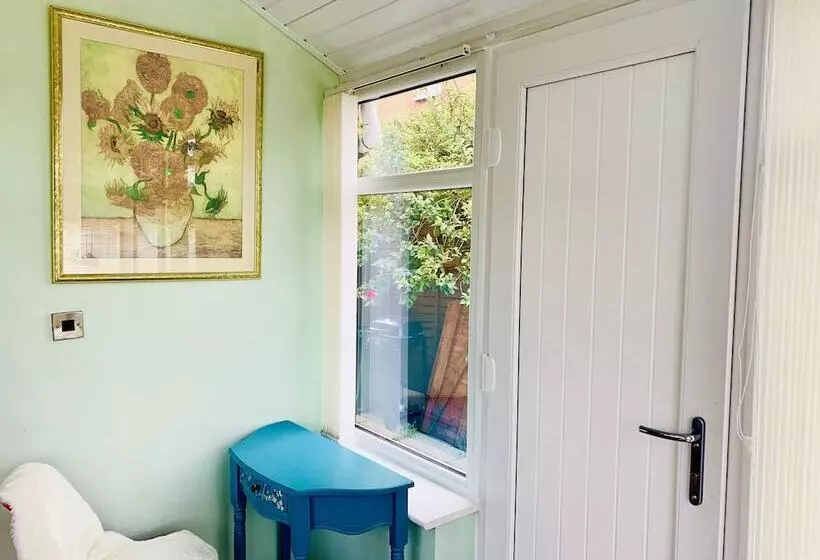 レジデンス Lovely 2 Bed House In Bramley With Field View