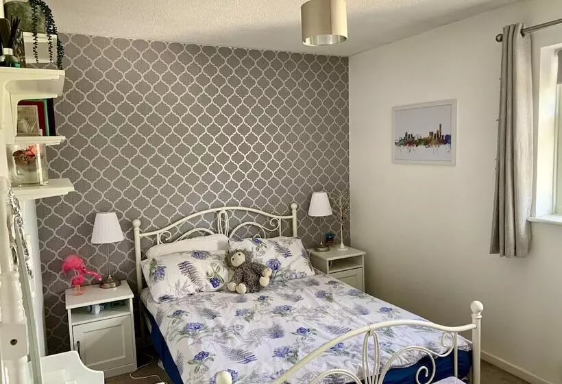レジデンス Lovely 2 Bed House In Bramley With Field View