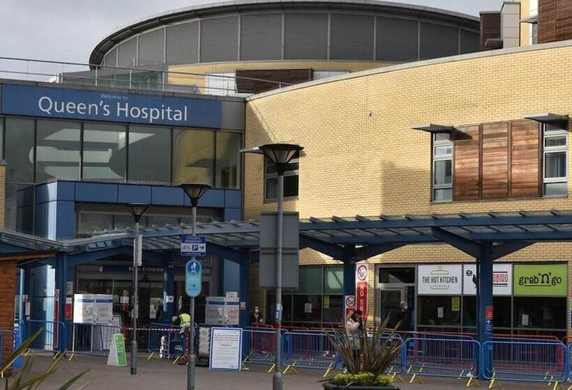 إقامة Lovely 4 Bedroom House Near Romford Station