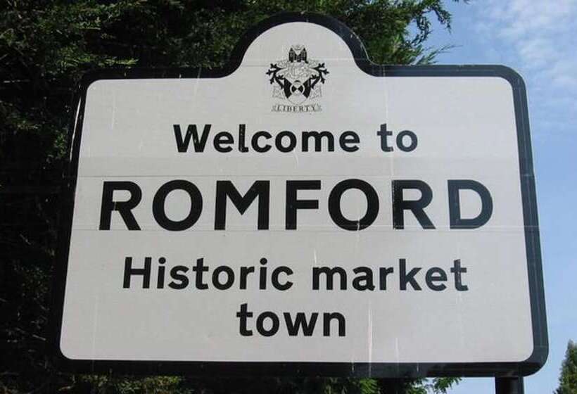 إقامة Lovely 4 Bedroom House Near Romford Station