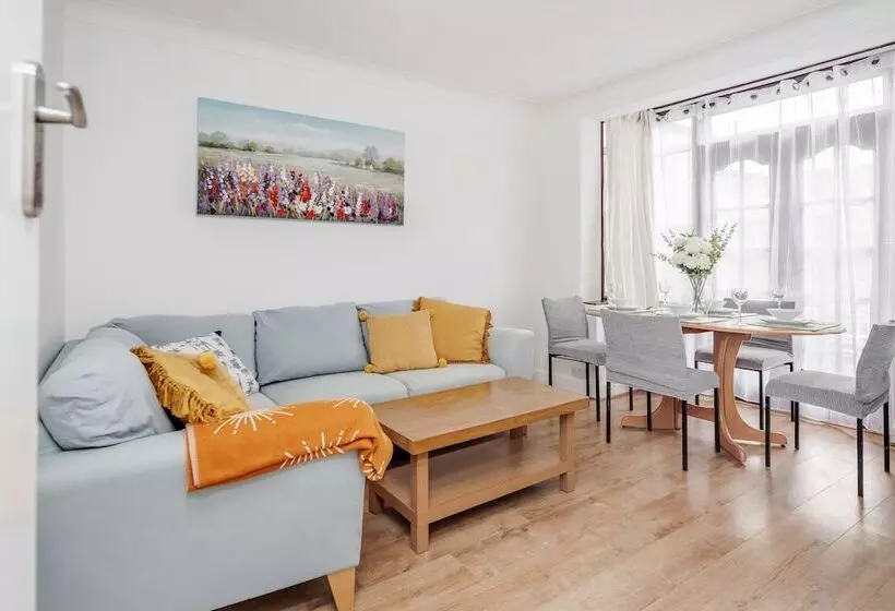 レジデンス Lovely 4 Bedroom House Near Romford Station