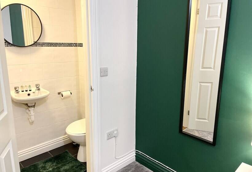 إقامة Vibrant 6 Bed Stylish Home In Heart Of Southsea