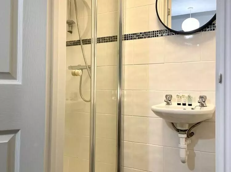 Residenssi Vibrant 6 Bed Stylish Home In Heart Of Southsea