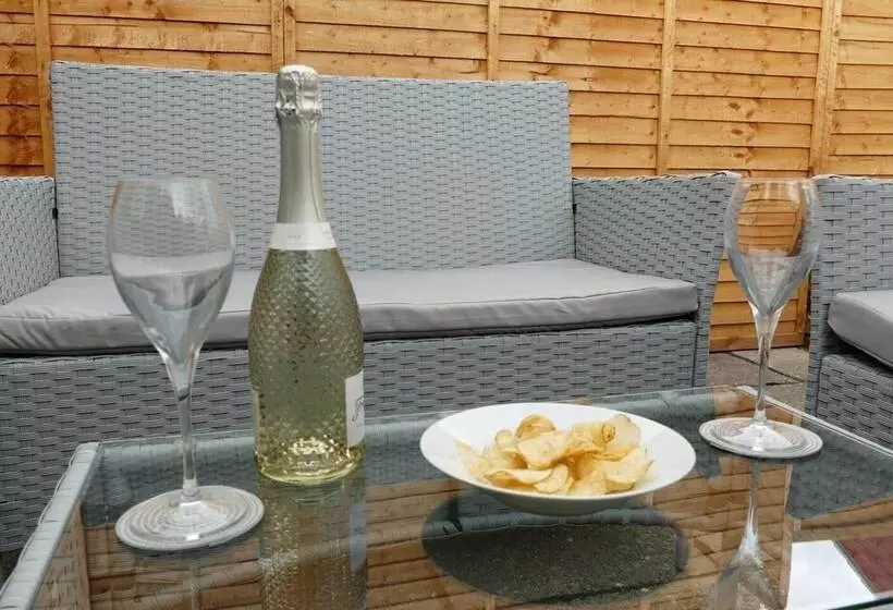 Residenssi Vibrant 6 Bed Stylish Home In Heart Of Southsea