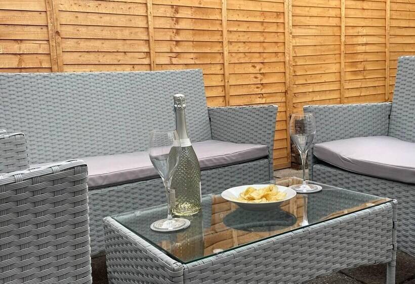 إقامة Vibrant 6 Bed Stylish Home In Heart Of Southsea